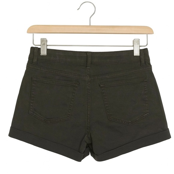 SO NWT junior’s size 1 black curvy denim midi rolled short. 25” waist, 4" Inseam - Picture 2 of 2